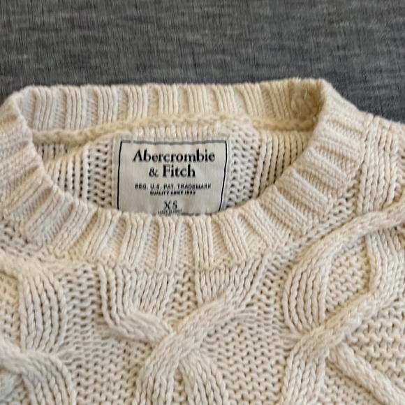 A&F cable knit sweater - Picture 2 of 5